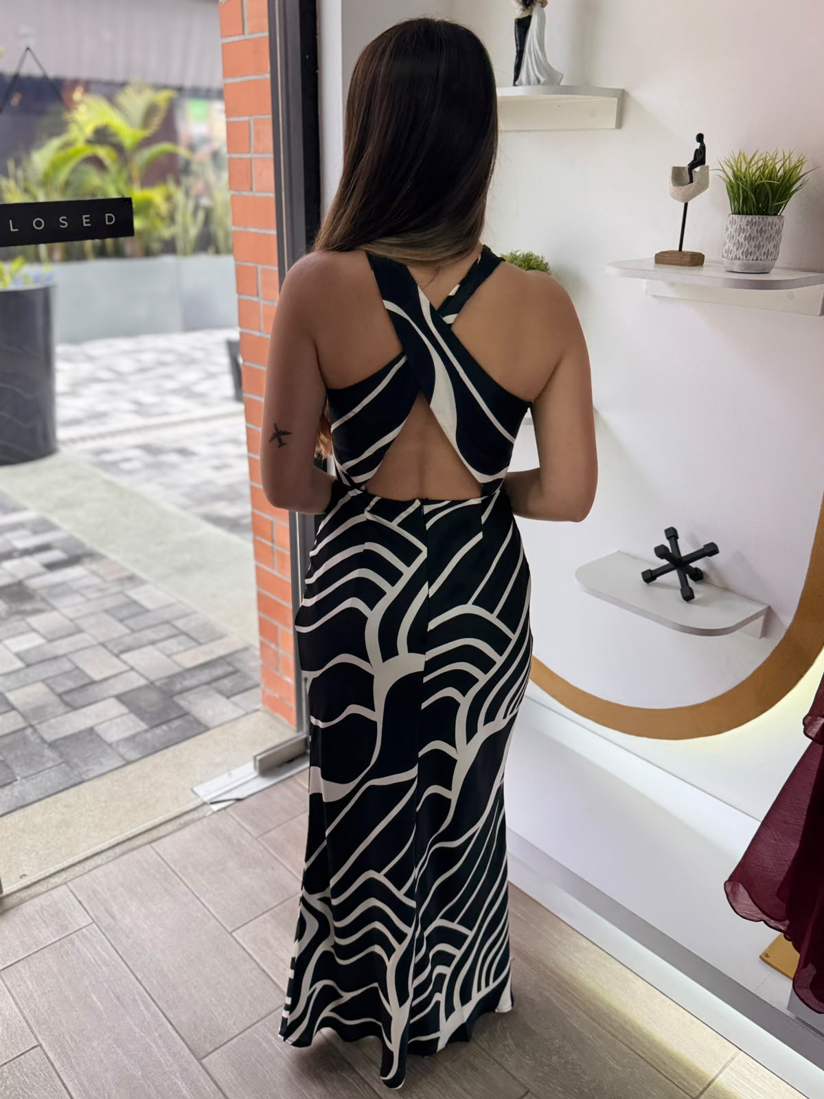 Black Abstract Cross-back Maxi Dress (Talla M) thumbnail