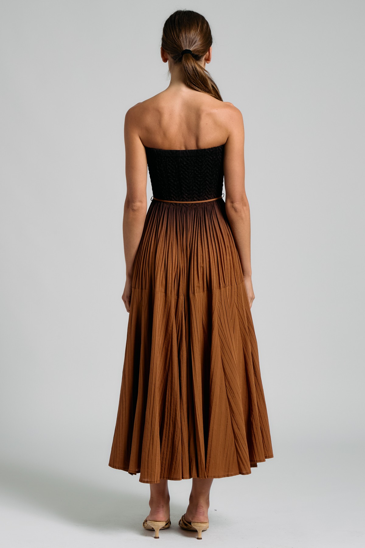Camel Smocked Tube Pleated Midi Dress (Talla S) thumbnail