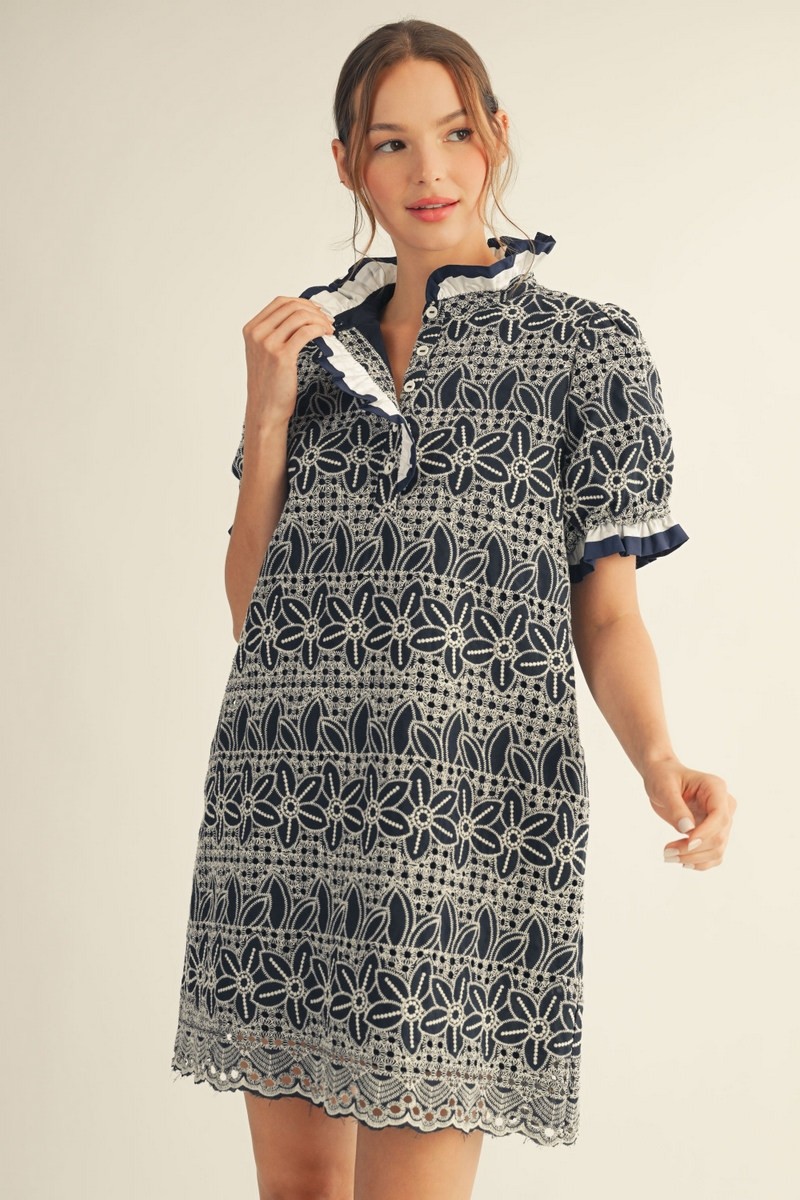 Navy Ruffle Accent Eyelet Lace Shift Dress (Talla S) thumbnail