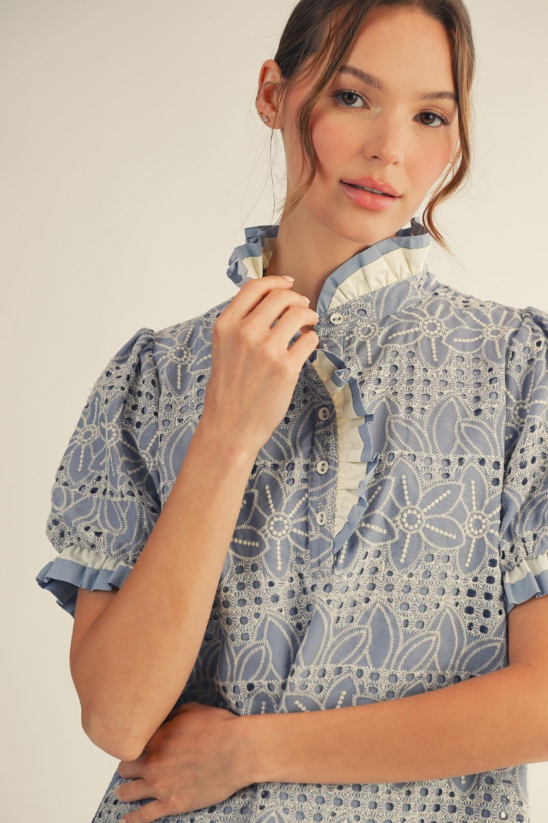 Periwinkle Ruffle Accent Eyelet Lace Shift Dress (Talla S) thumbnail