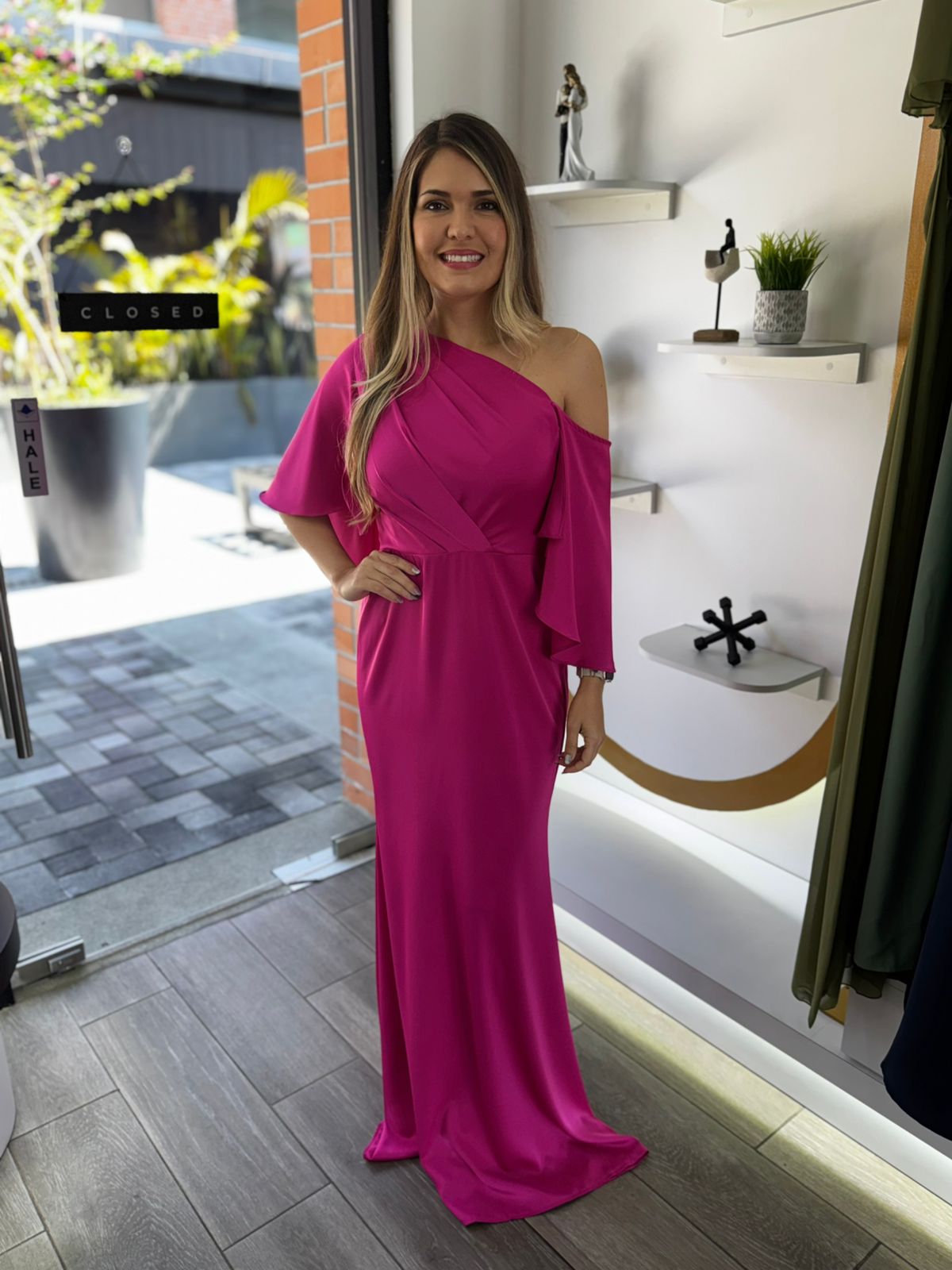 Magenta Asymmetric Mermaid Maxi Dress (Talla S)