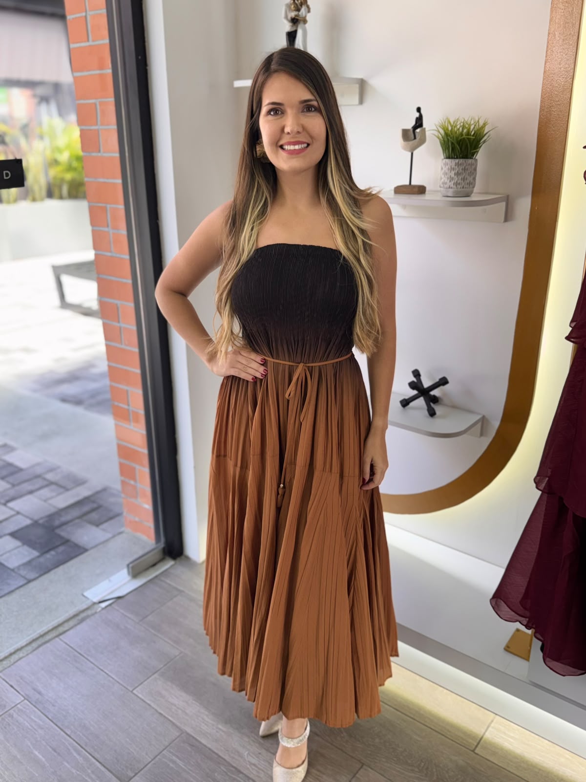 Camel Smocked Tube Pleated Midi Dress (Talla S)