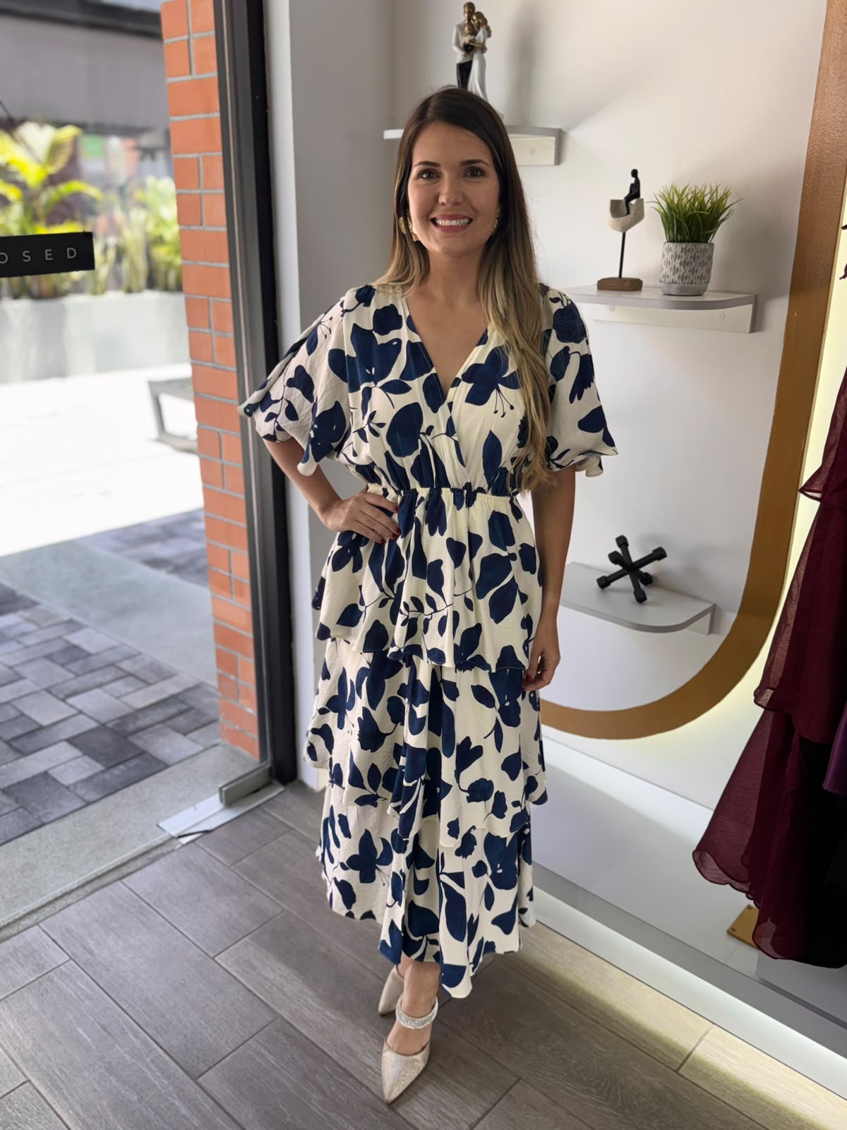 Navy Floral Loose Fit Ruffle Tiered Midi Dresses (Talla L)