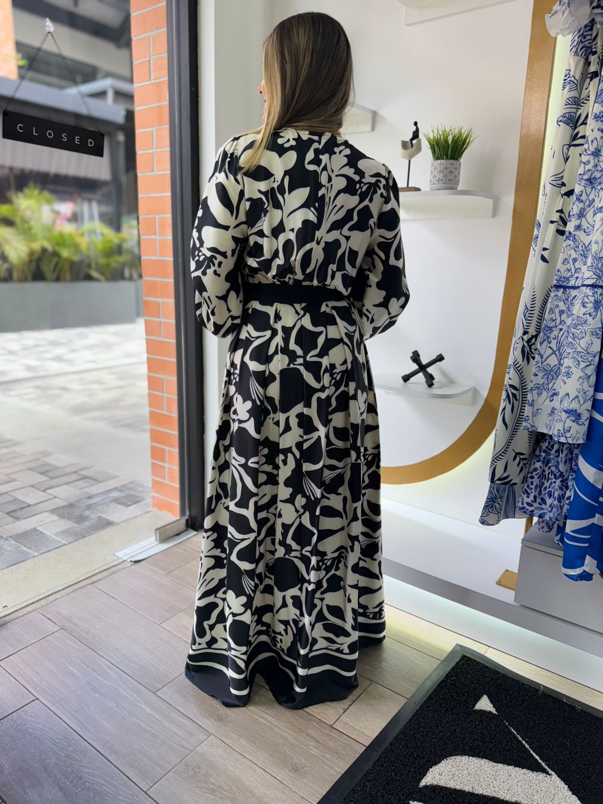 Black Deep V Neck Boarder Printed Maxi Dress (Talla S) thumbnail