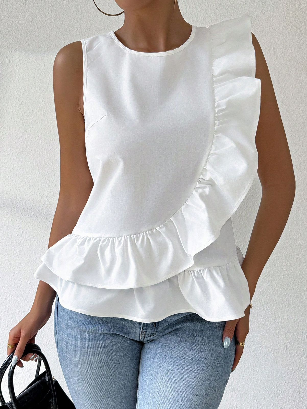 White Casual Solid Color Ruffle Hem Sleeveless Blouse (Talla S) thumbnail