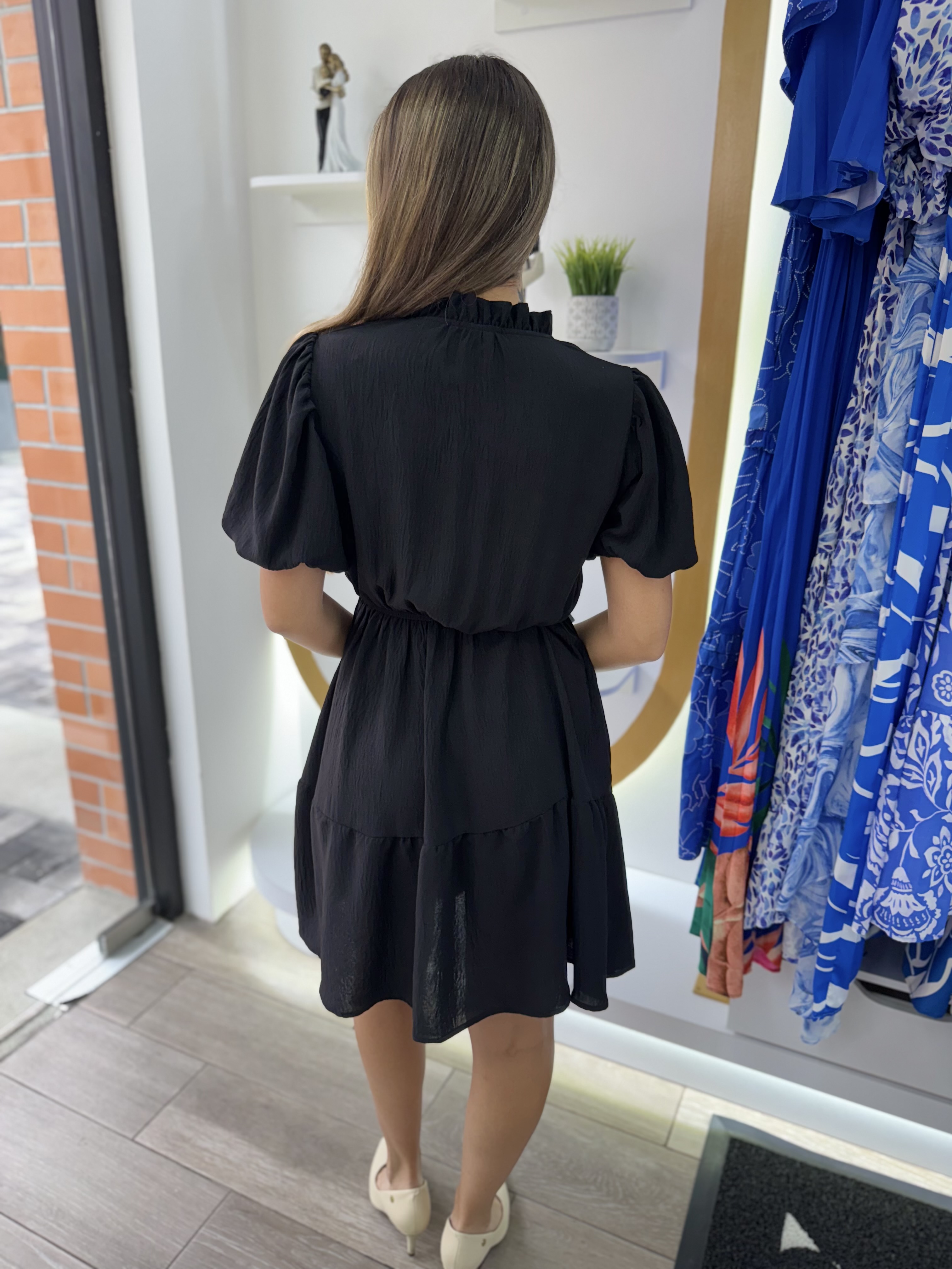 Black Solid tiered dress Ruffled neckline (Talla XL) thumbnail