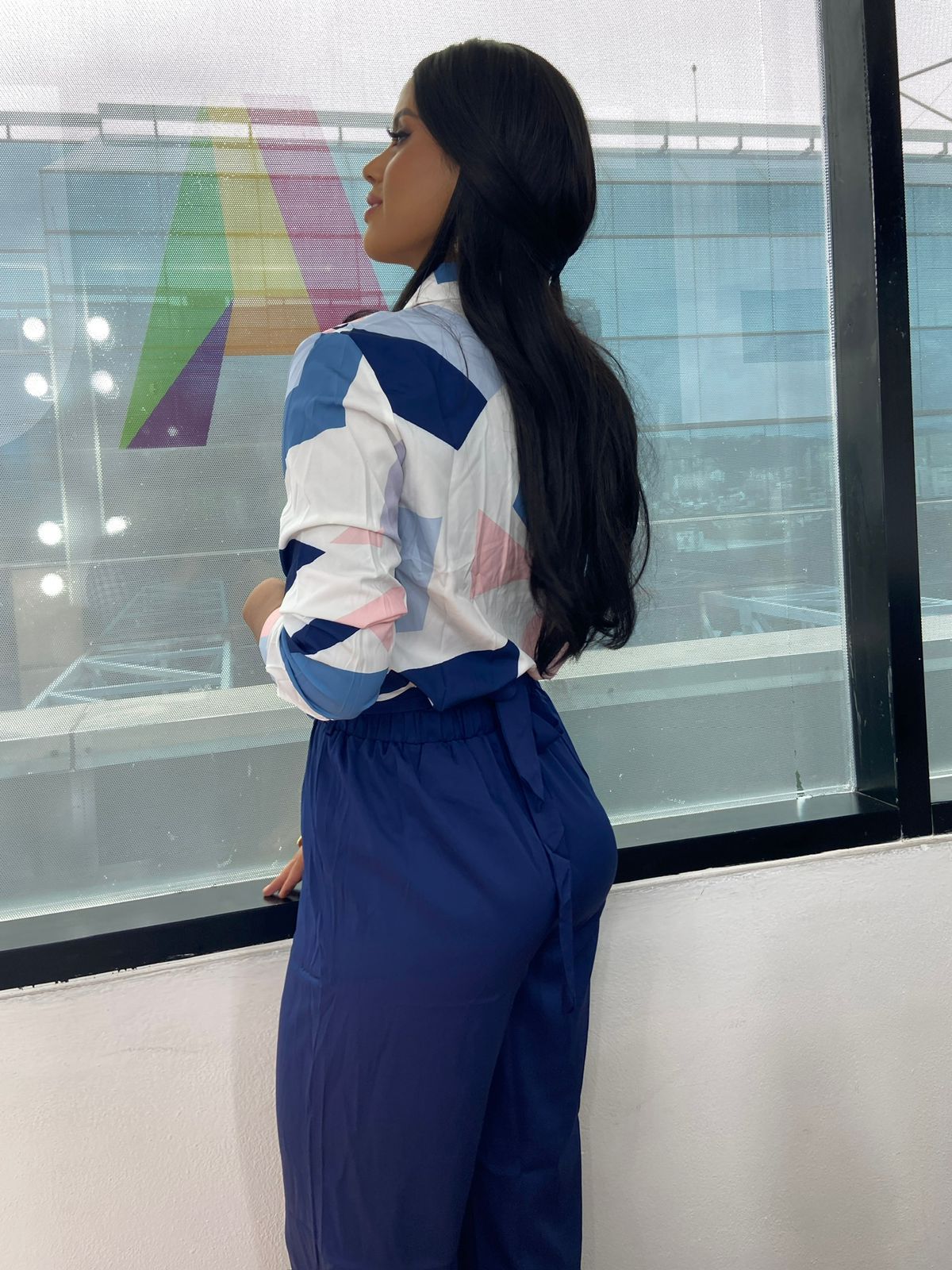 Clasi Geo Print Shirt & Paperbag Waist Belted Wide Leg Pants (Talla S) thumbnail