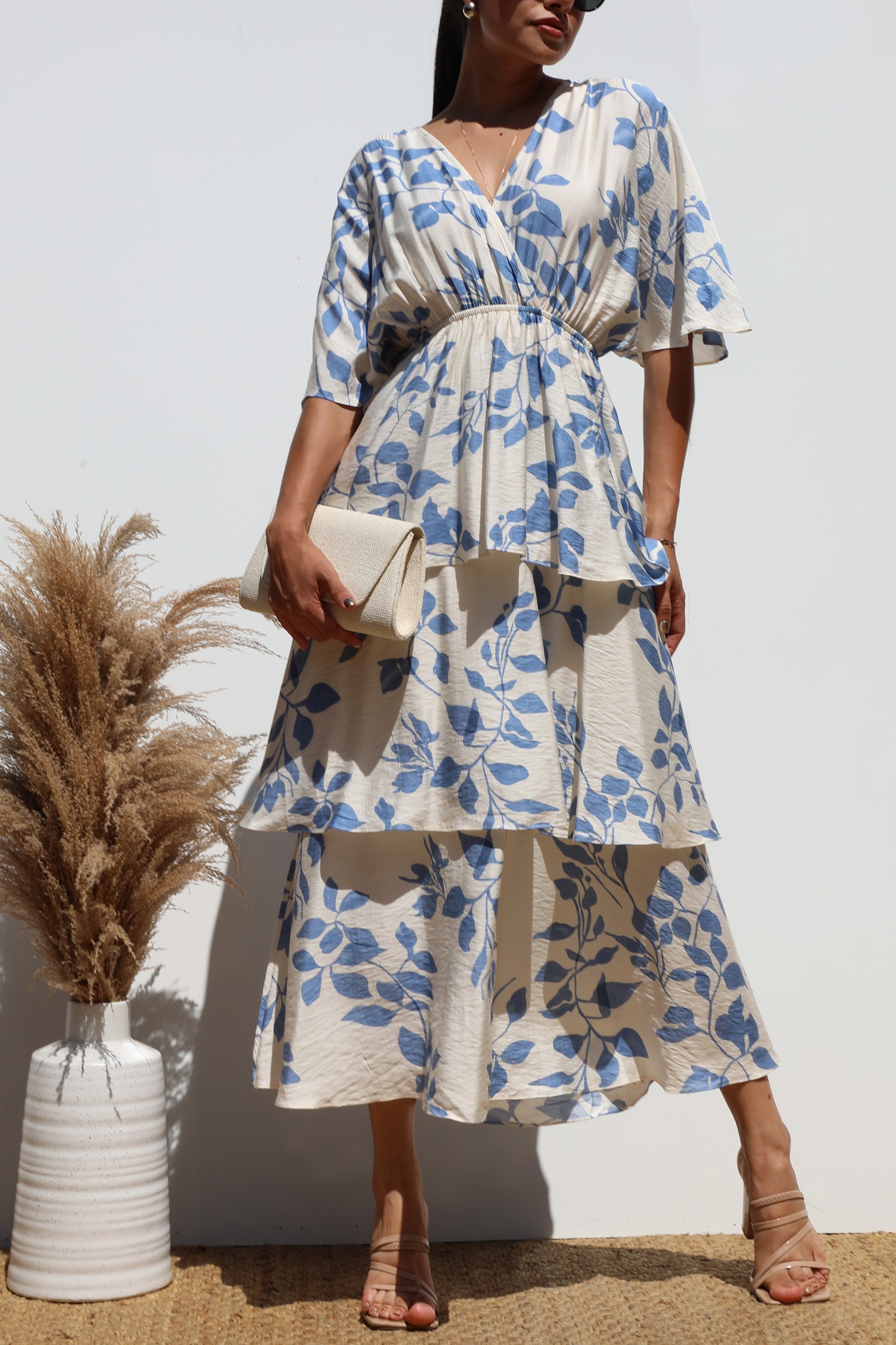 Blue Leaf Print V Neck Tiered Midi Dress (Talla L)