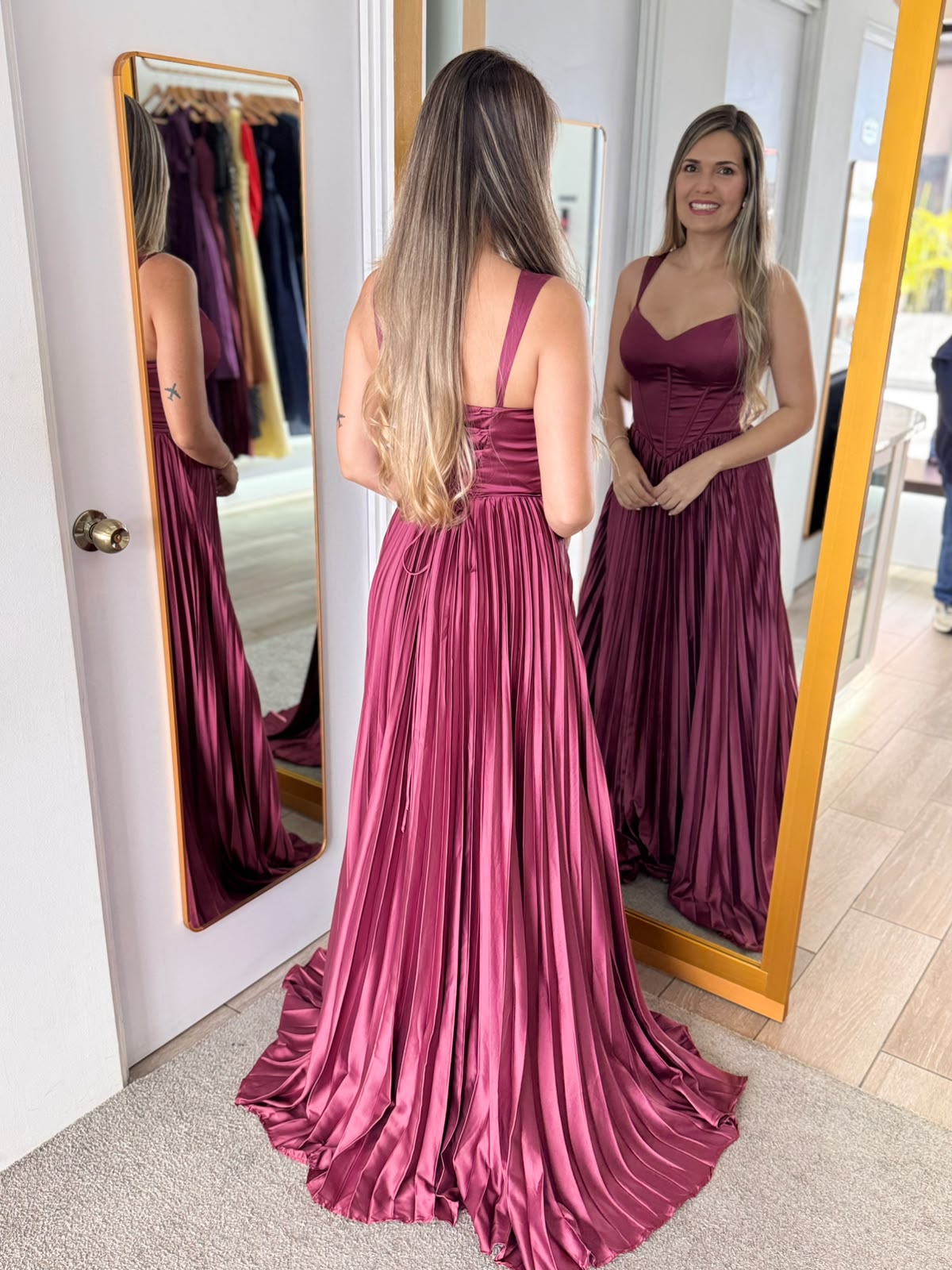 Dusty Plum Corset Pleated Satin Maxi Dress (Talla M) thumbnail