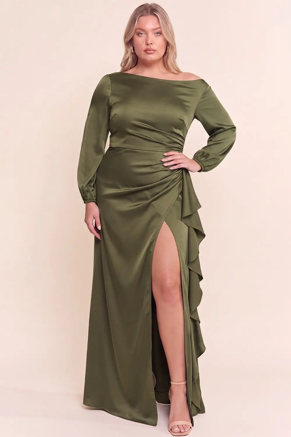 Olive Plus Size Satin Slit Maxi Dress (Talla 1XL)