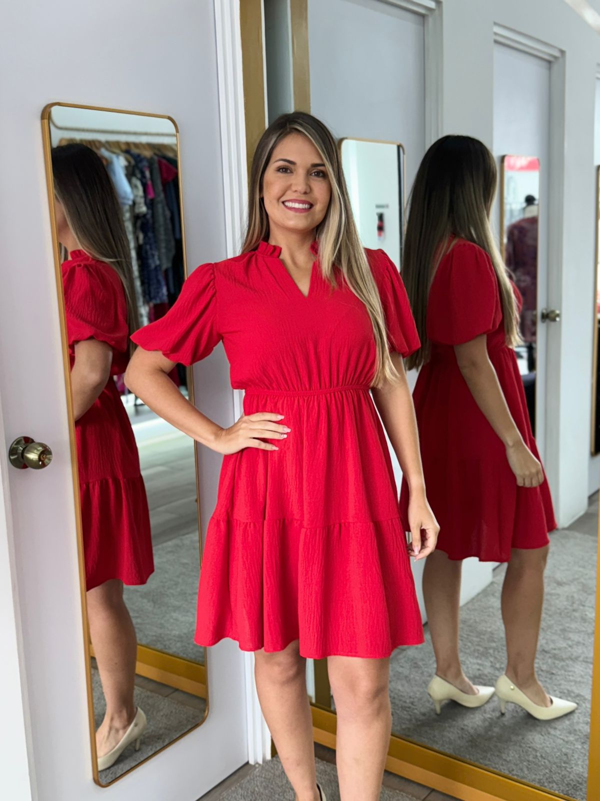 Red Solid Dress with Ruffled V Neck (Talla M)