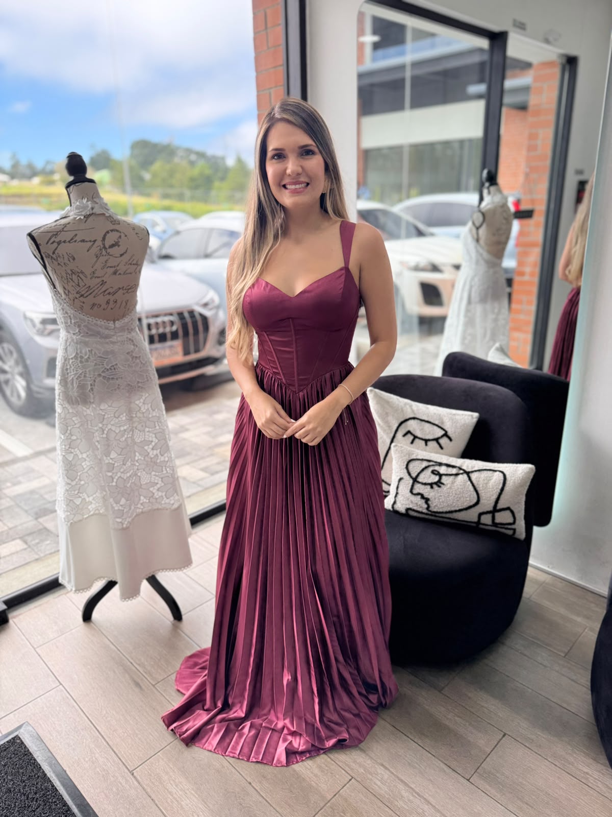 Dusty Plum Corset Pleated Satin Maxi Dress (Talla L) thumbnail