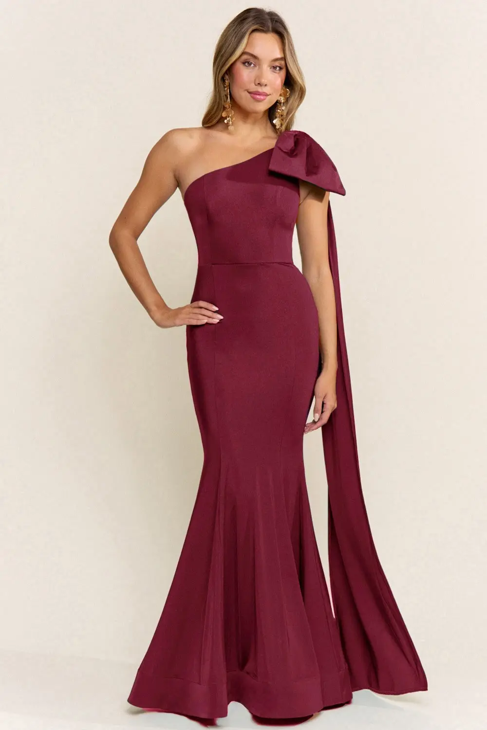 Wine One Shoulder Bow Maxi Dress (Talla S)