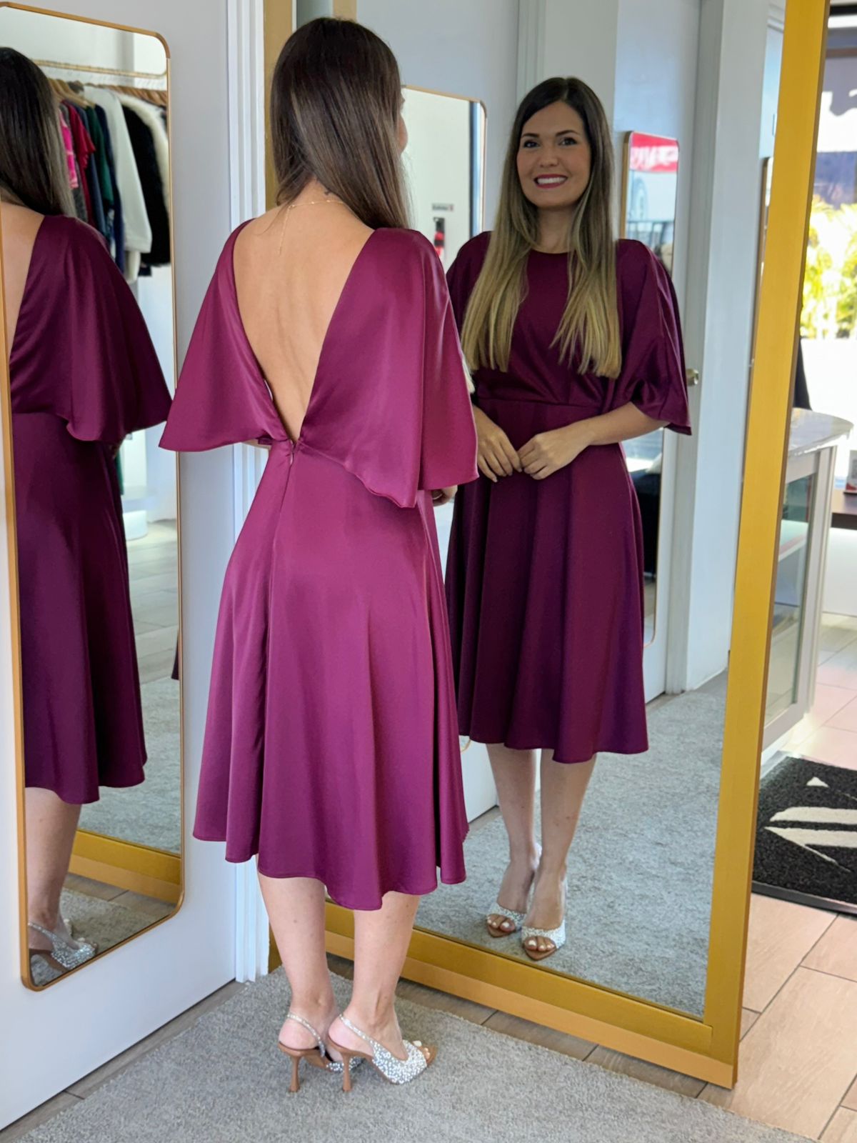Wine Bell Sleeve Deep V Back Satin Dress (Talla S) thumbnail