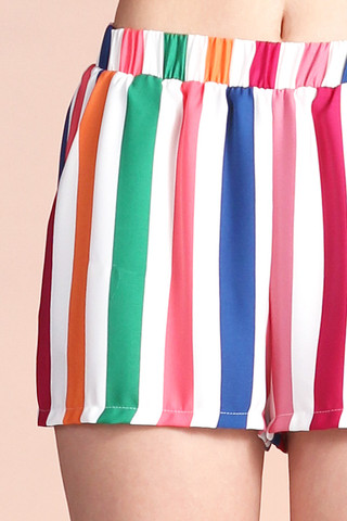 Rainbow Stripe Pocket Shorts (Talla S)