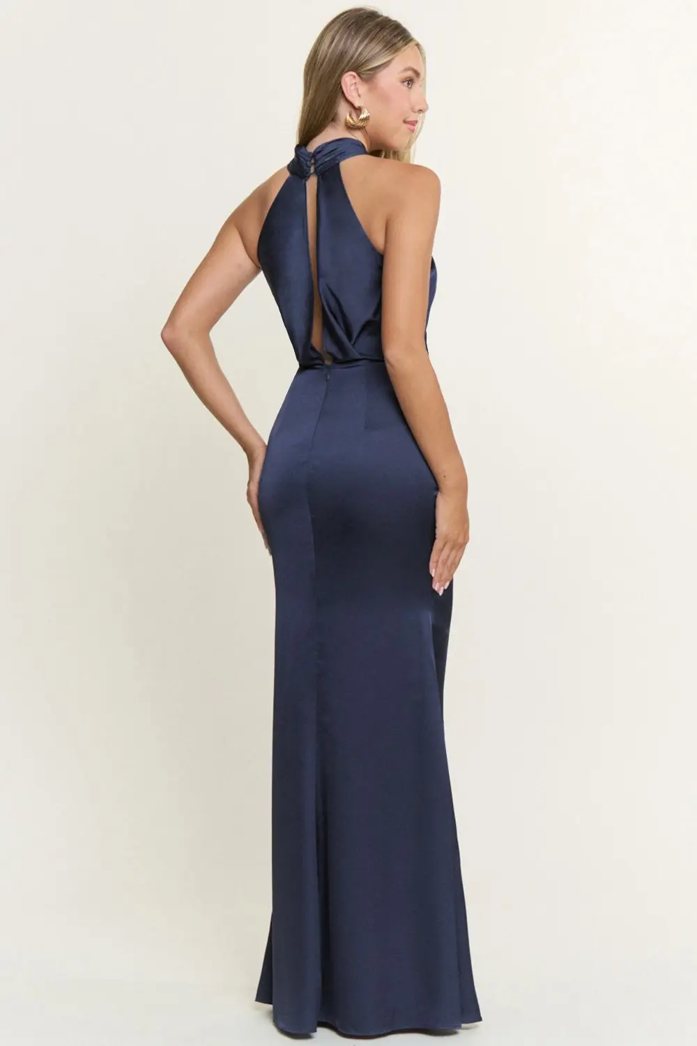 Navy Back-Out Halter Satin Maxi Dress (Talla L) thumbnail