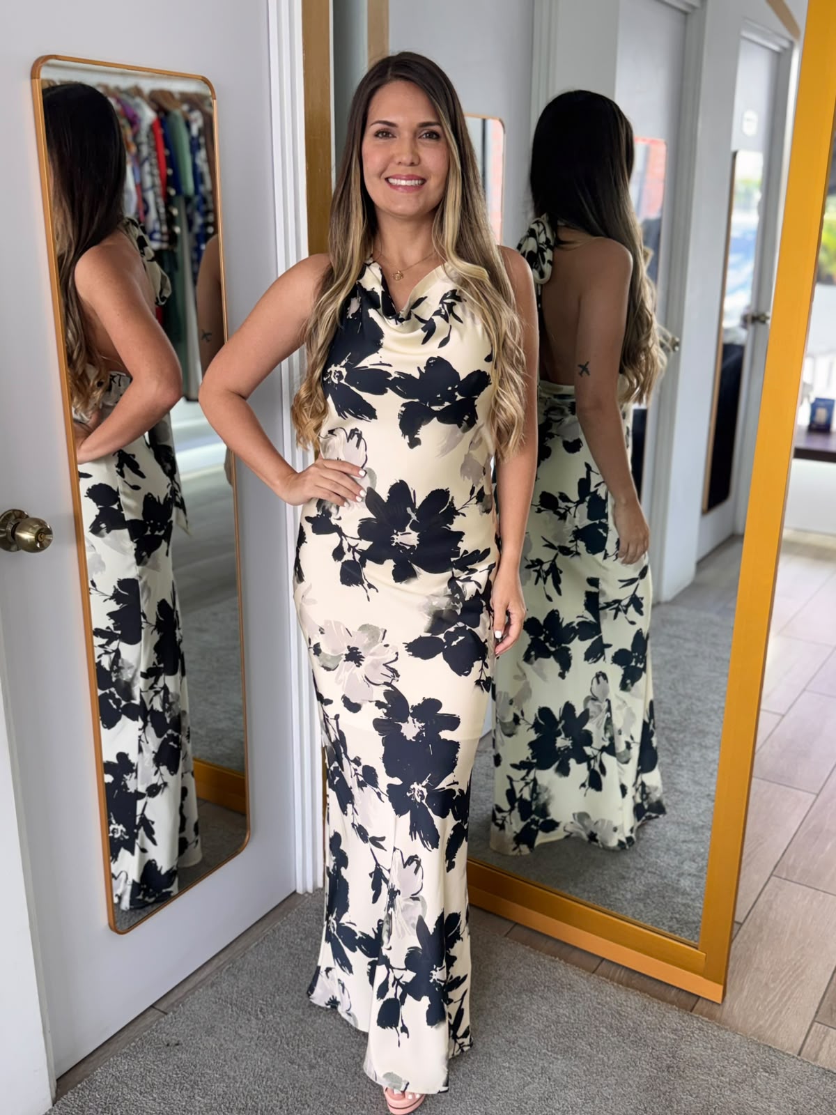 Black Floral Halter Maxi Dress (Talla S)