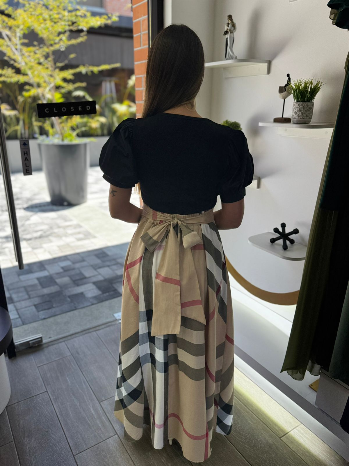 Taupe Black Top With Check Skirt (Talla S) thumbnail