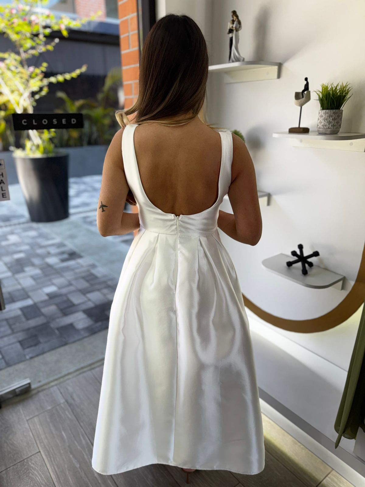 White Elegant A-line Midi Dress (Talla S) thumbnail