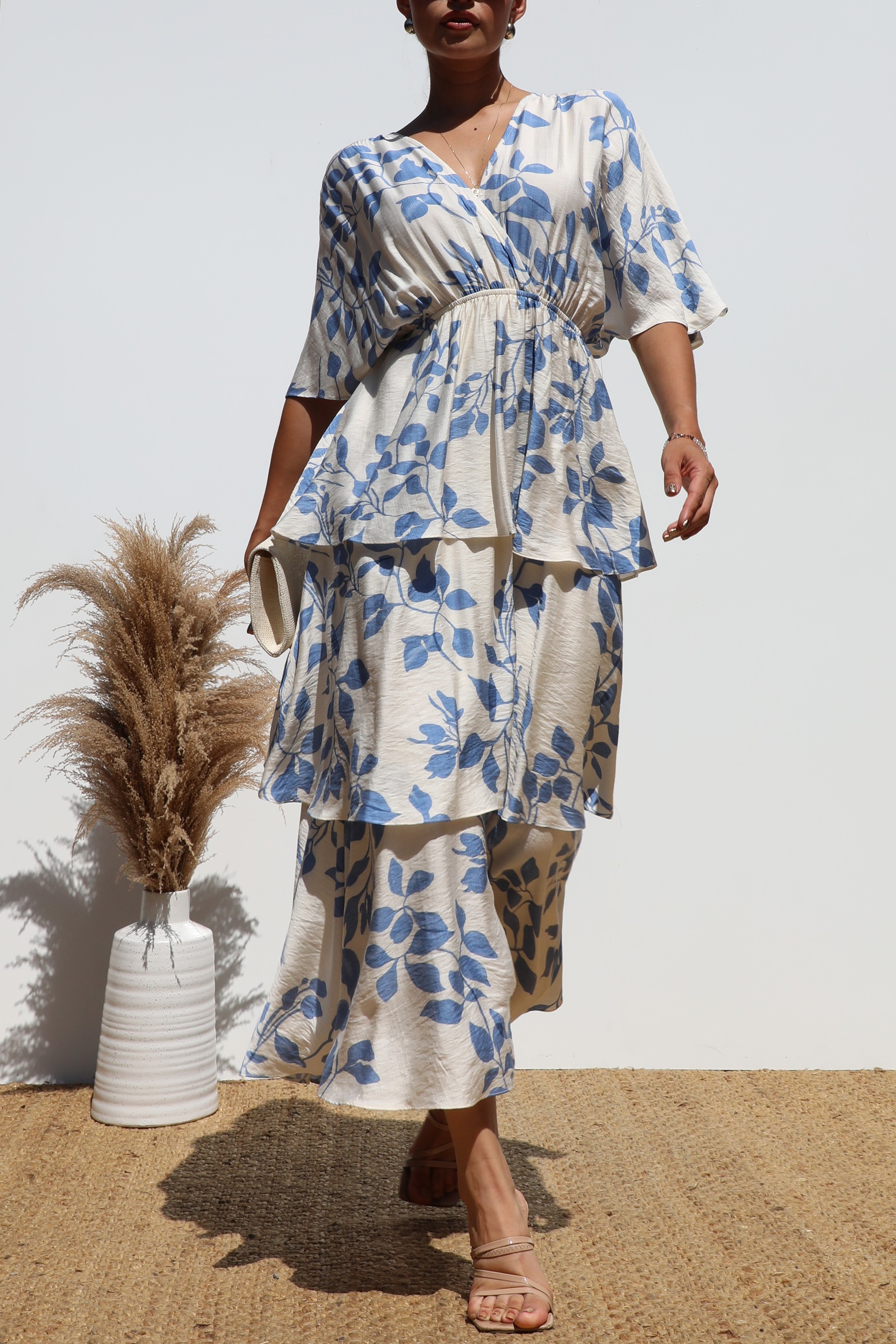 Blue Leaf Print V Neck Tiered Midi Dress (Talla L) thumbnail
