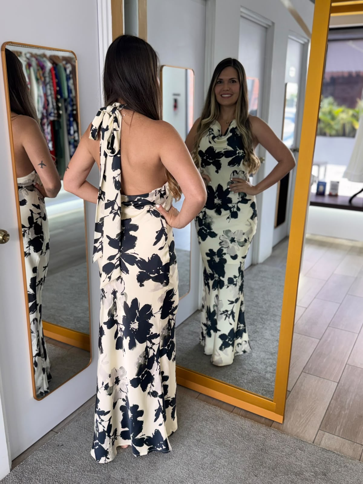 Black Floral Halter Maxi Dress (Talla M) thumbnail