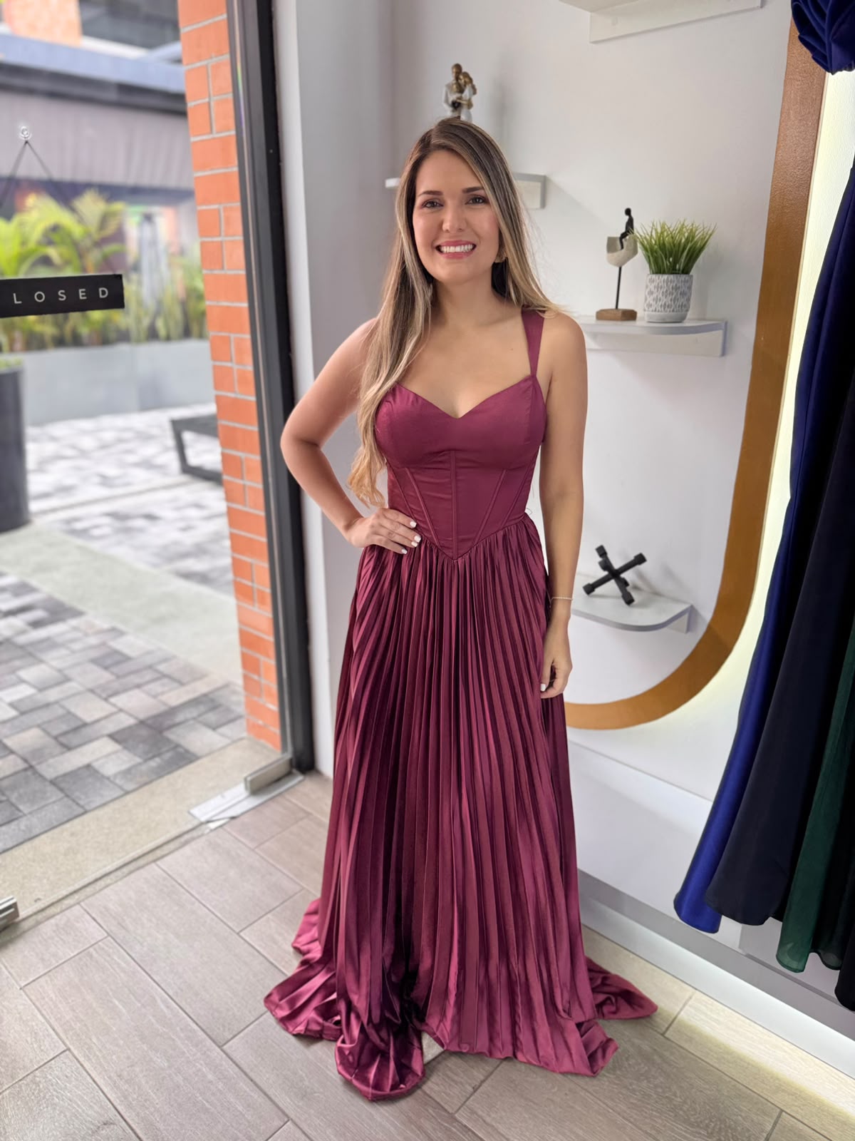 Dusty Plum Corset Pleated Satin Maxi Dress (Talla S)