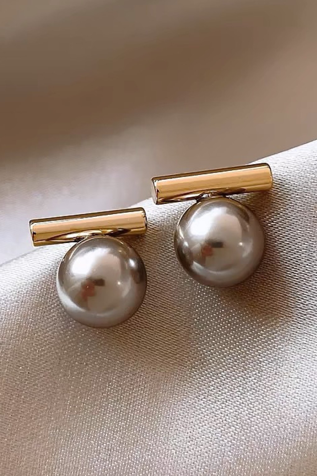 Aretes de acero inoxidable con baño de oro Perlado Gris