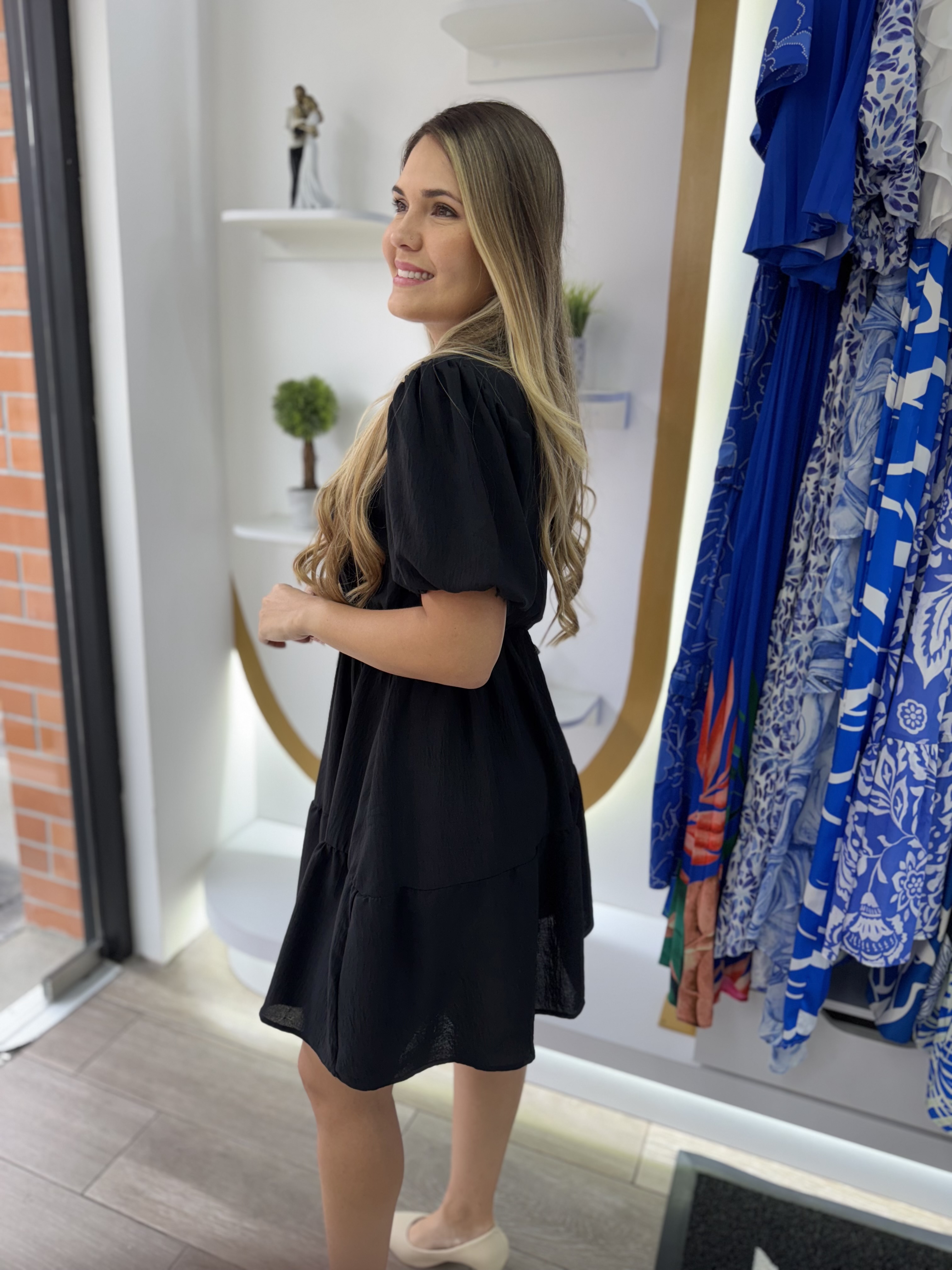 Black Solid tiered dress Ruffled neckline (Talla XL) thumbnail