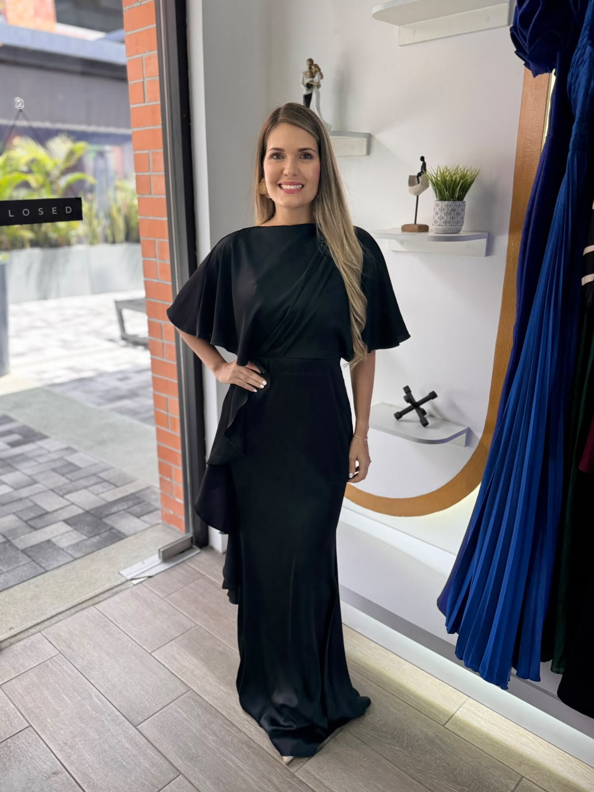 Black V-Back Neckline Maxi Dress (Talla M)