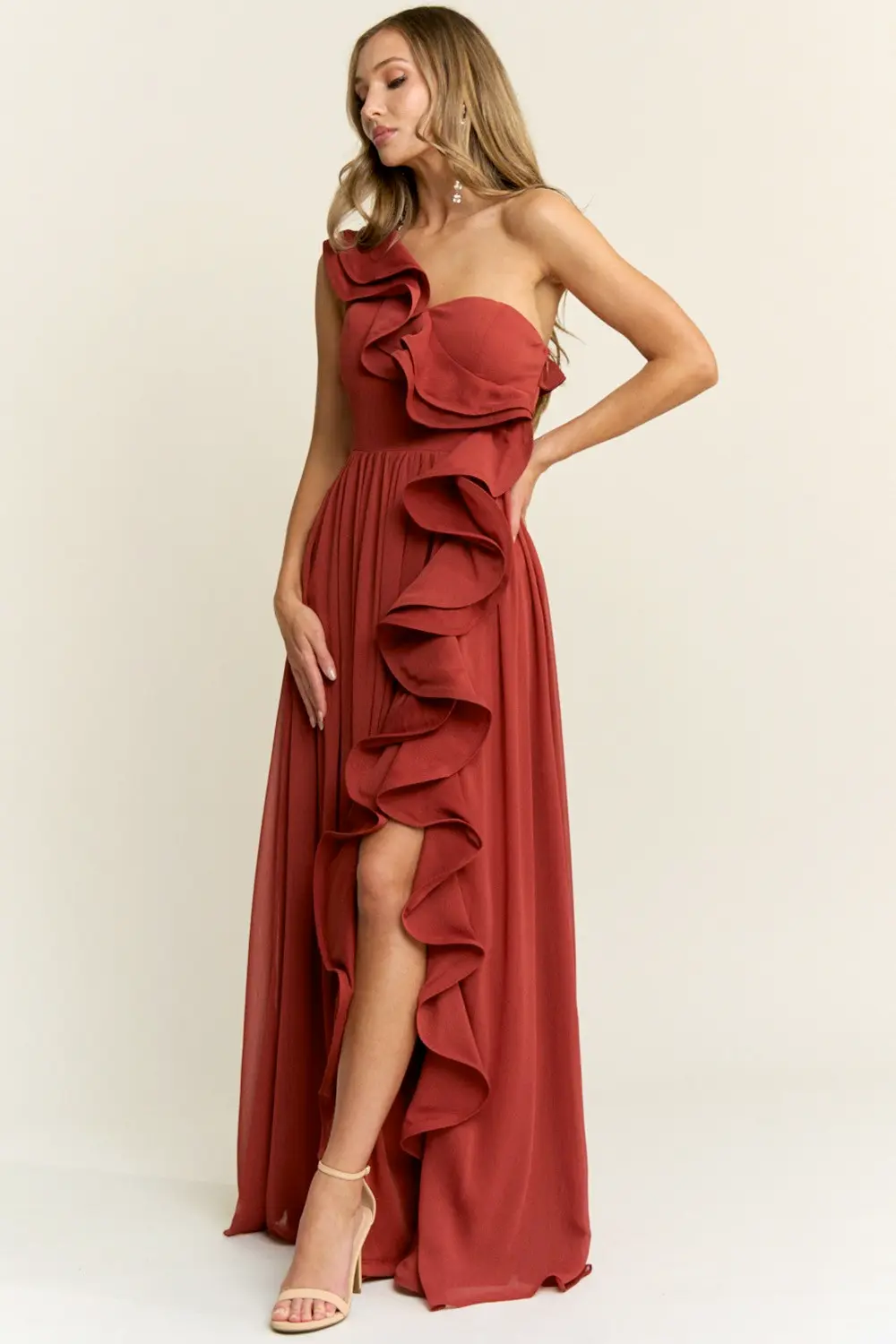 Rust One Shoulder Ruffle Maxi Dress (Talla S)