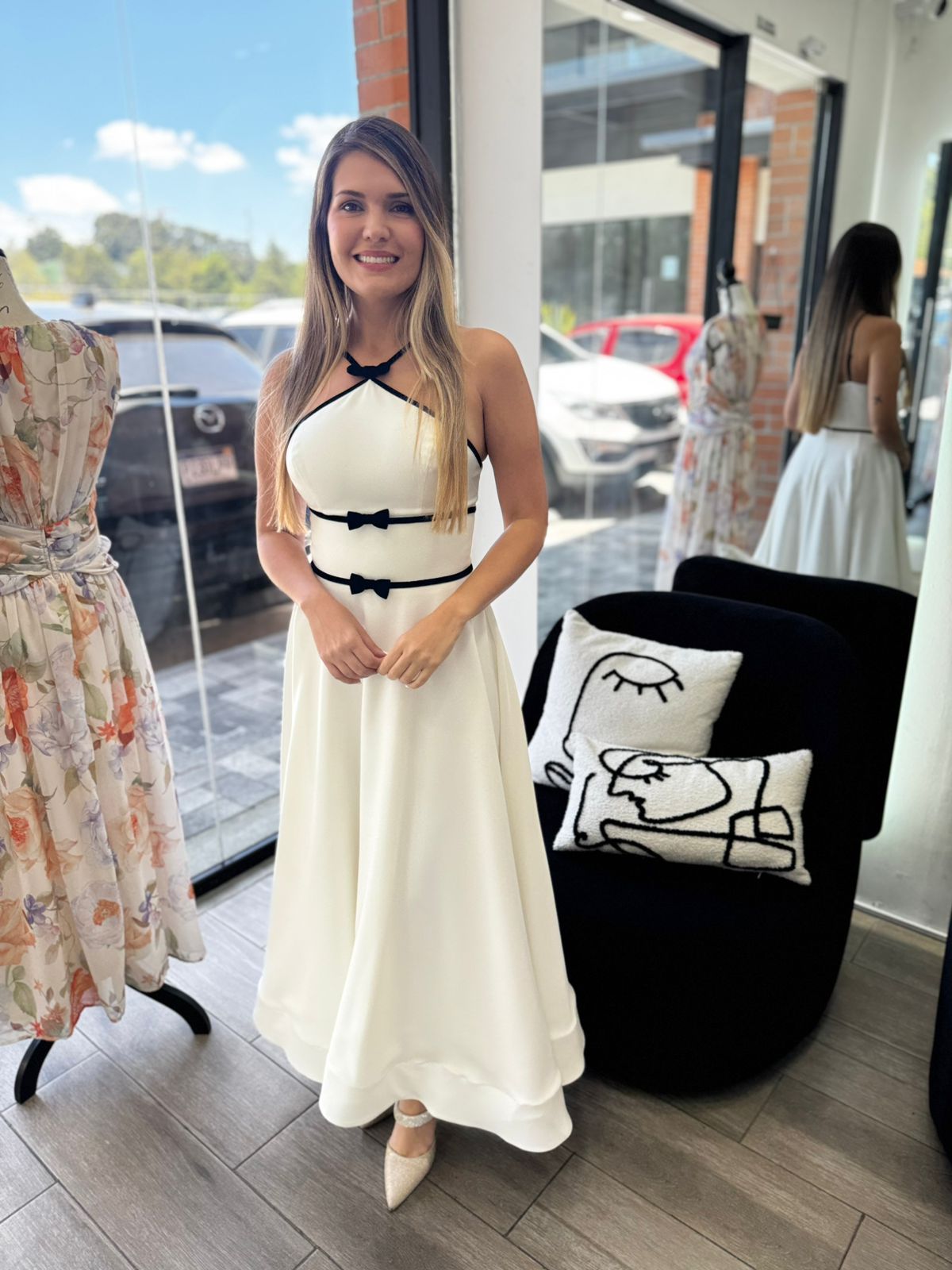 White Formal Maxi Dress with  Ribbon (Talla S)