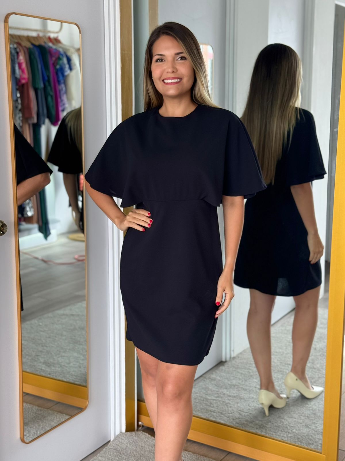 Black Solid cape dress (Talla M)