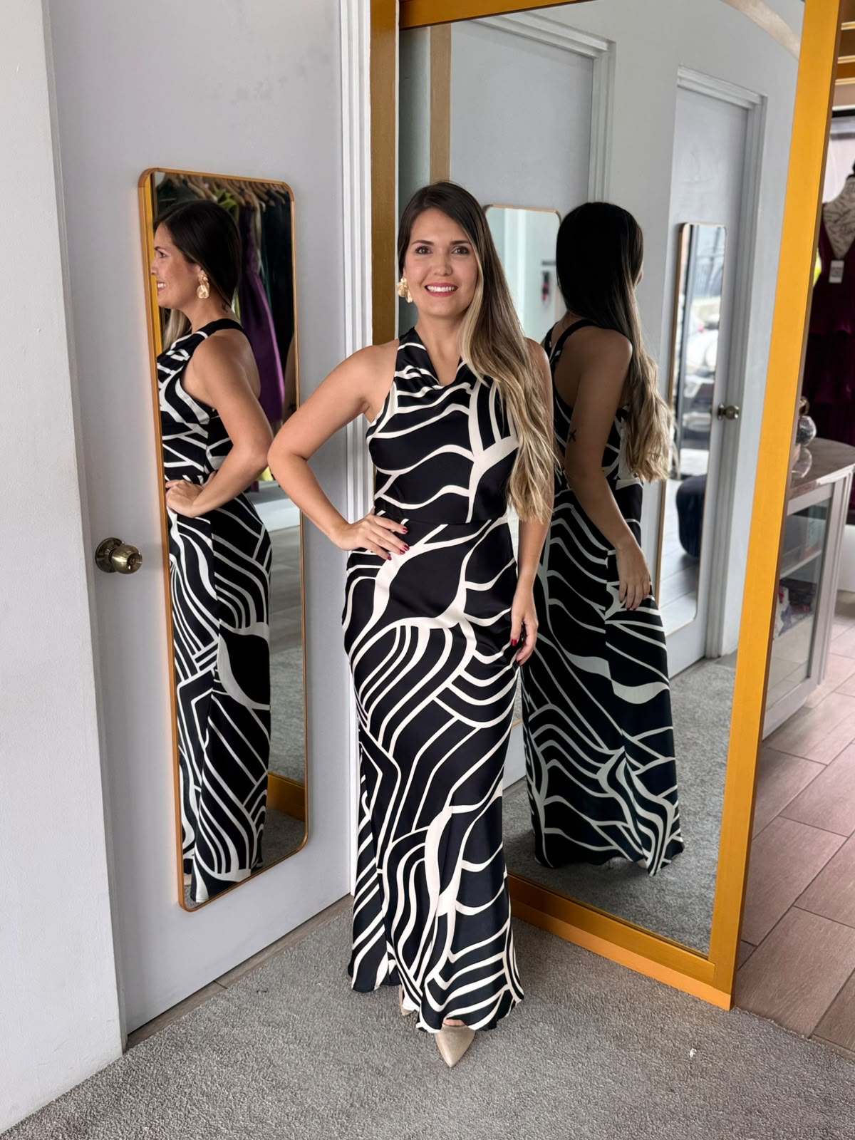 Black Abstract Cross-back Maxi Dress (Talla S)