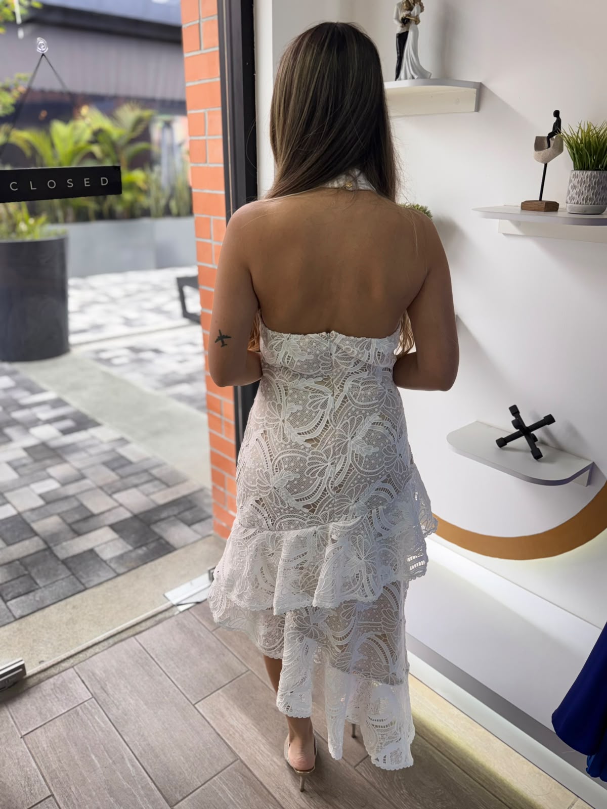 White Lace Halter Asymmetrical Midi Dress (Talla M) thumbnail