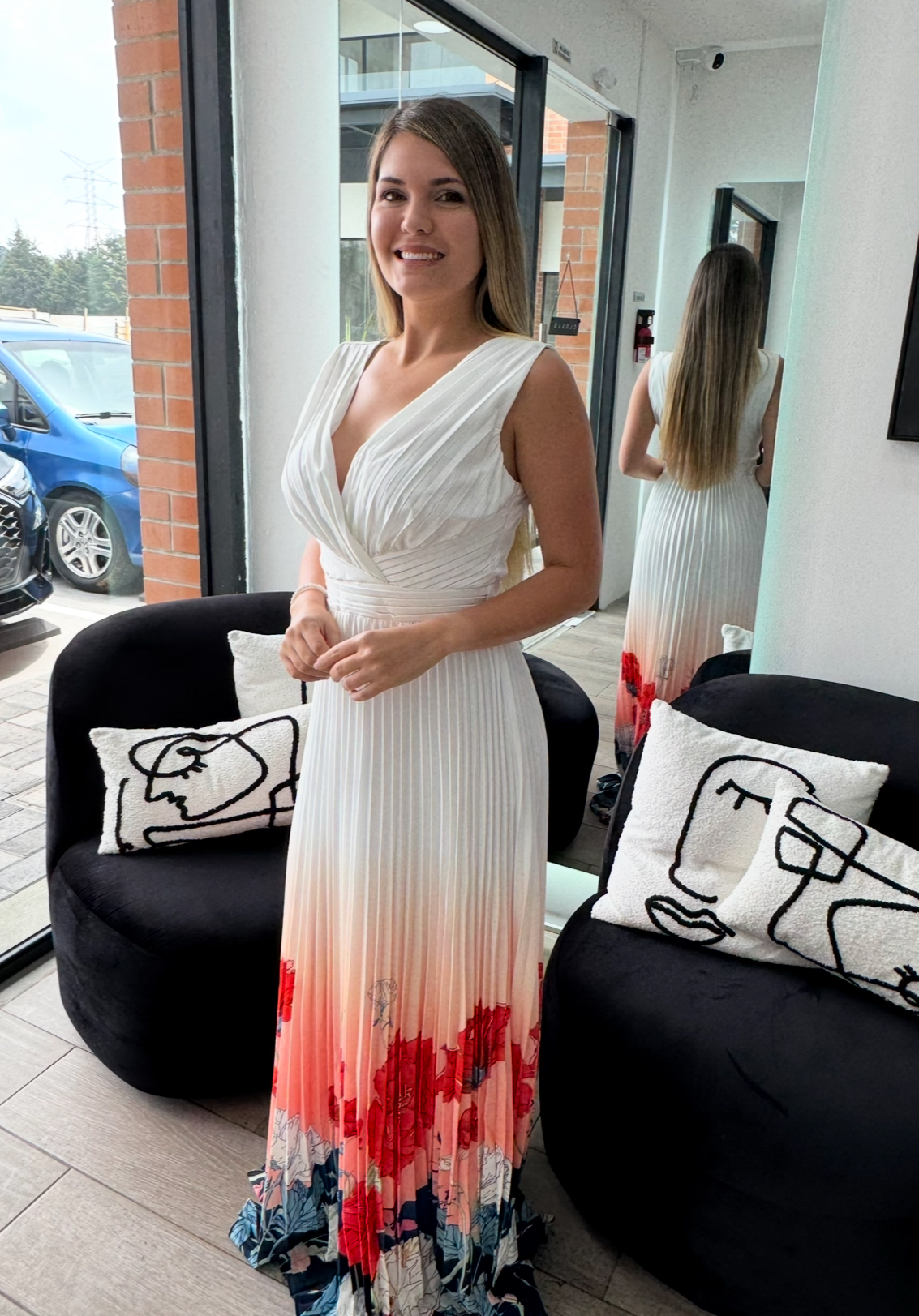 Pleated maxi dress with floral print on the bottom (Talla S)