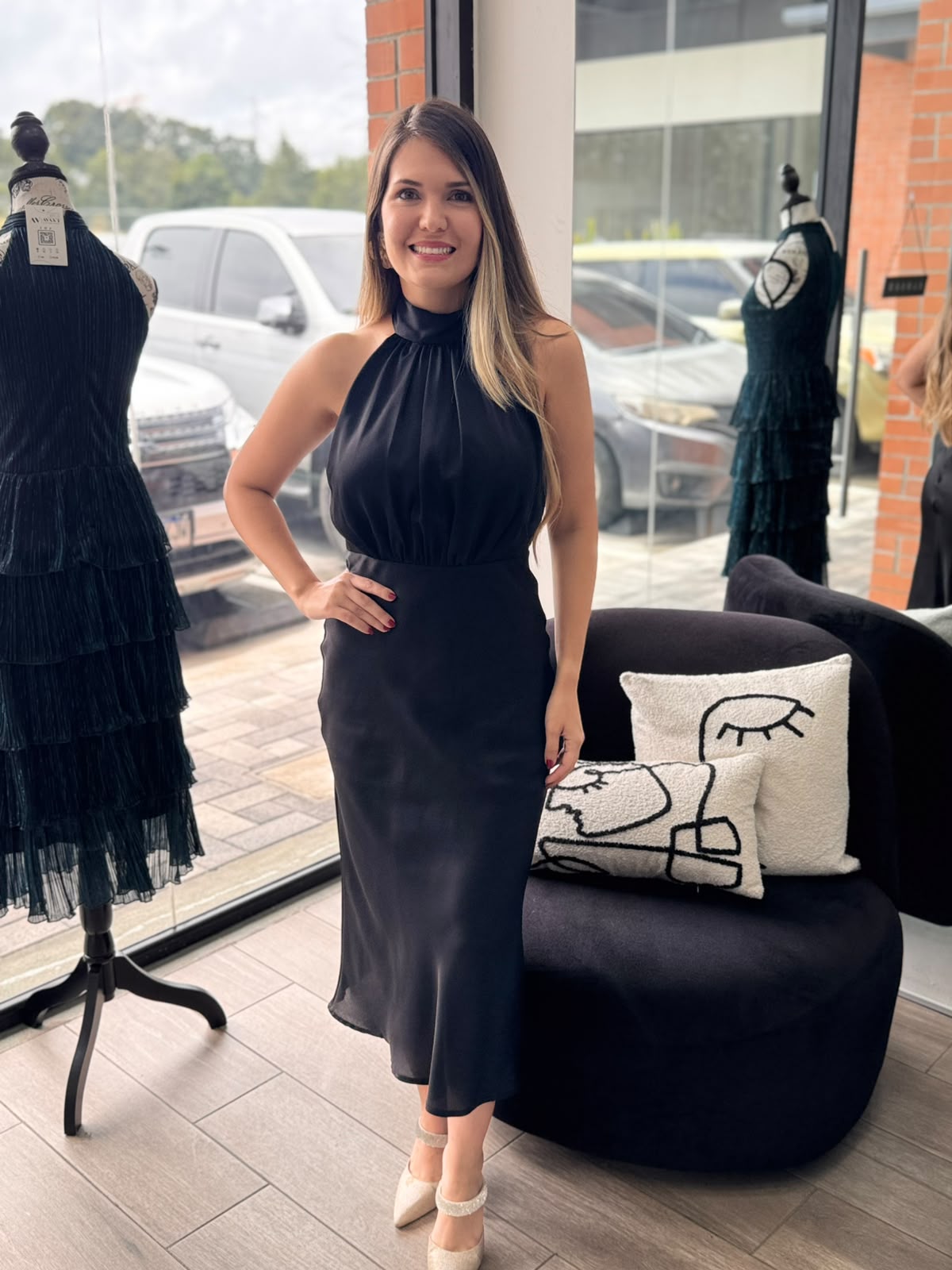 Black Mock Neck Satin Midi Dress (Talla L)