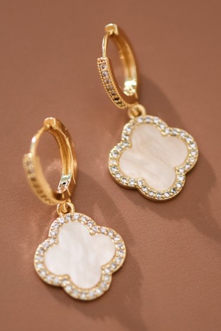 Aretes colgantes de perla con trébol de acero inoxidable y baño de oro de 18K