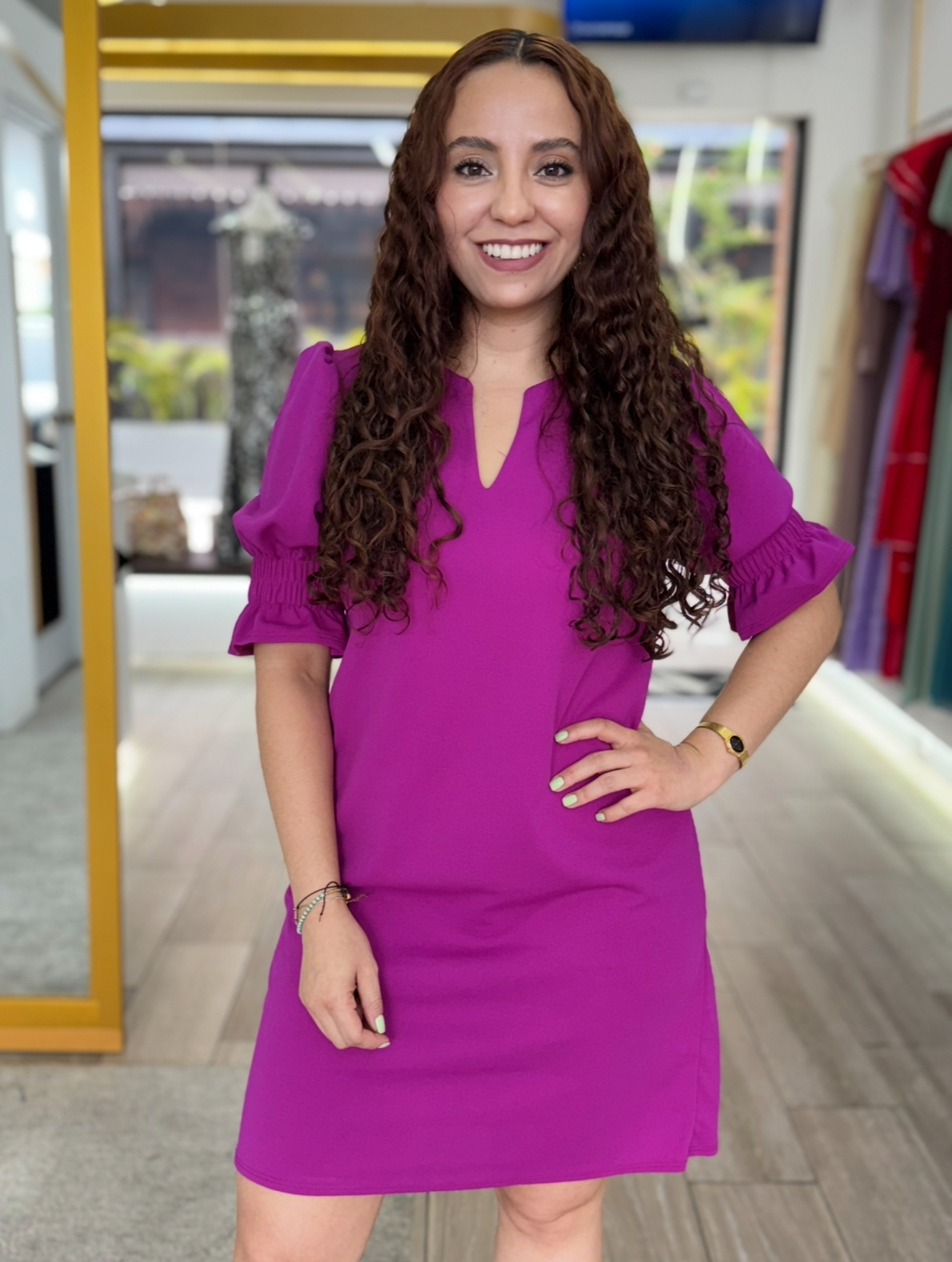 Magenta Solid Shift Dress V slash neckline (Talla L)