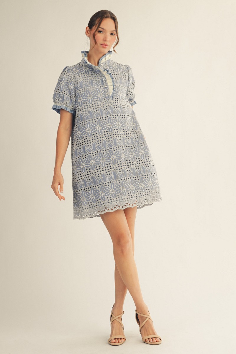 Periwinkle Ruffle Accent Eyelet Lace Shift Dress (Talla S) thumbnail