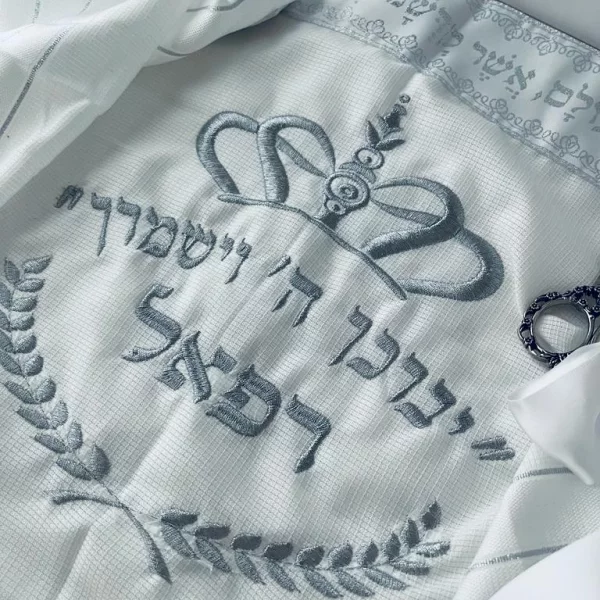טלית לבנה רקמה כסף