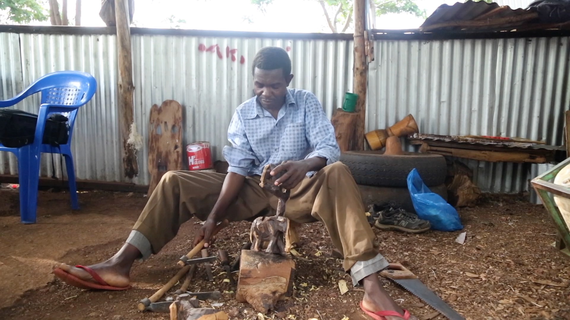 Tanzania, Arusha - Traditional wood carving
