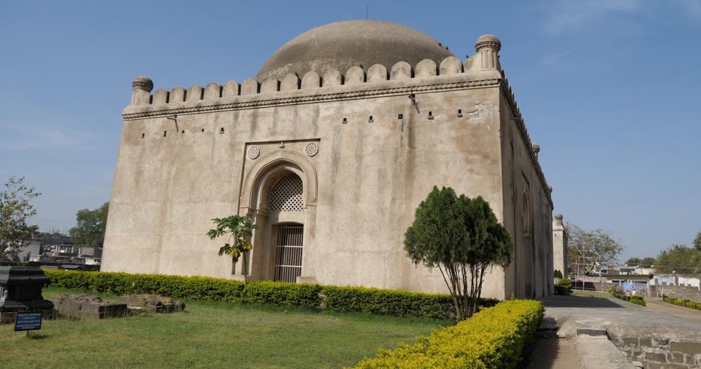 India, Karnataka, Gulbarga(Kalaburagi) - Mausoleum of Daud Shah