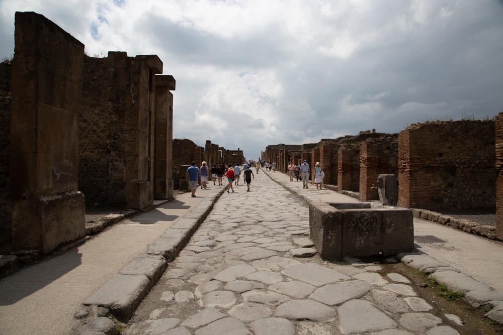 Italy, Pompeii - view of streets