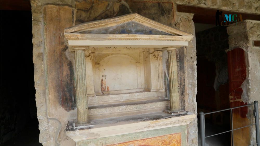 Italy, Pompeii, House of the Gilded Cupids, room with a coloured Tabernacle
