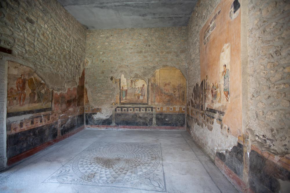 Italy, Pompeii, House of the Gilded Cupids, room with frescoes
