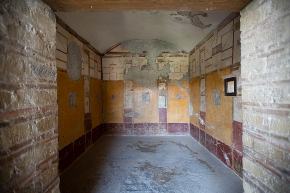 Italy, Pompeii, House of the Gilded Cupids, room with frescoes7