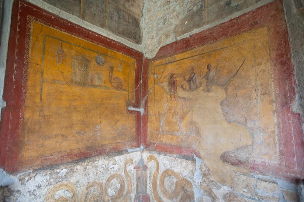 Italy, Pompeii, House of the Gilded Cupids, room with frescoes10
