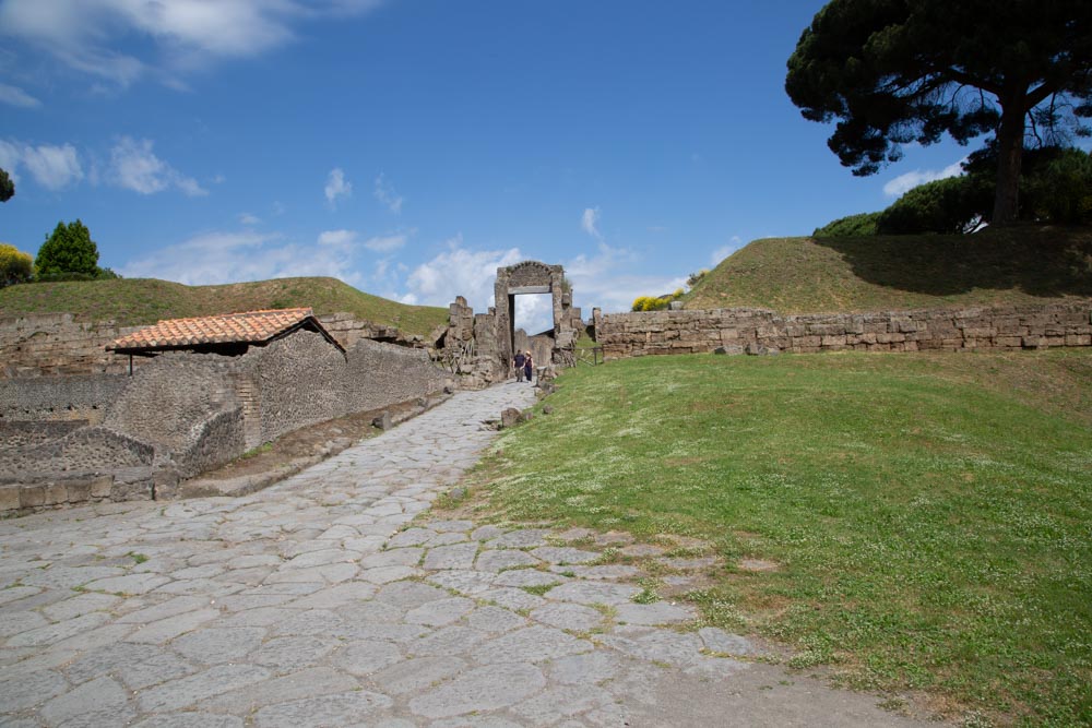 Italy, Pompeii, Porta Nocera and city walls