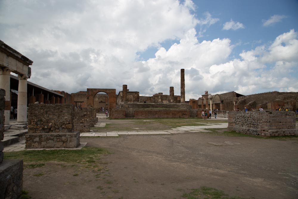 Italy, Pompeii, Roman Forum, Temple of Jupiter in the center