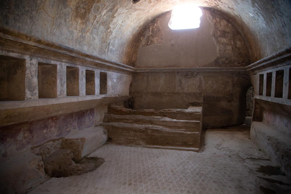 Italy, Pompeii, Stabian Baths, room with pools and baths